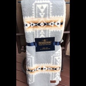 NEW PENDLETON SHERPA PLUSH THROW BLANKET!